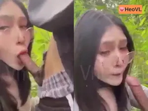 đi dã ngoại tiện quan hệ bạn gái ở trong rừng