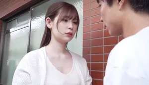 ông chồng tẻ nhạt, cô vợ nhận ra cậu thanh niên nhà kề bên tốt hơn