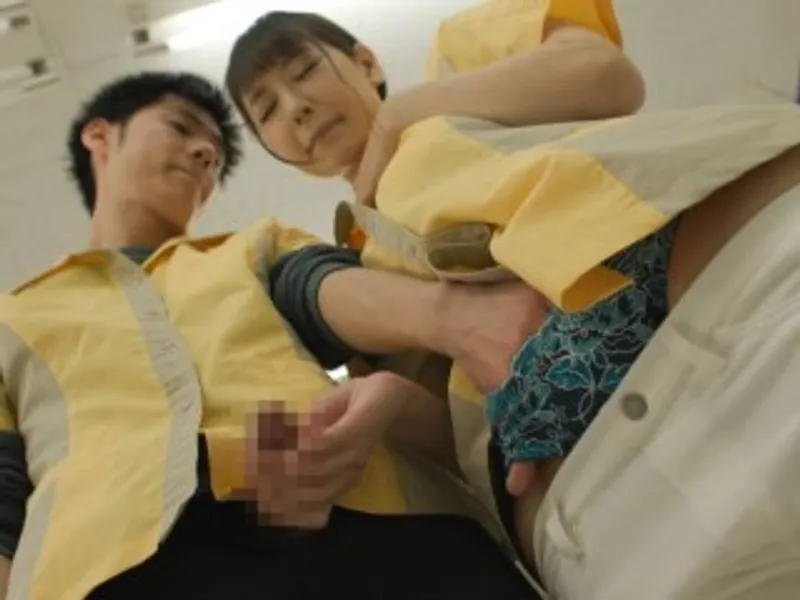 điên cuồng xxx đồng nghiệp nữ làm chung công ty dâm đãng trong siêu thị mini