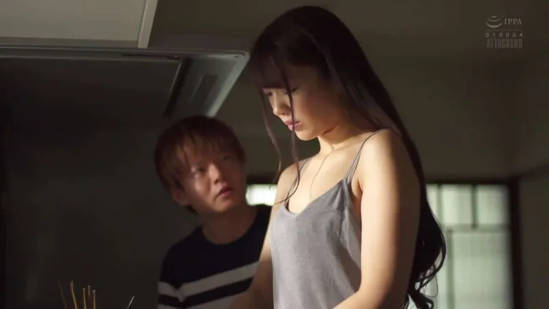 Bạn tình của chị gái trả bài cô em người vợ đang buồn bã vì thất tình